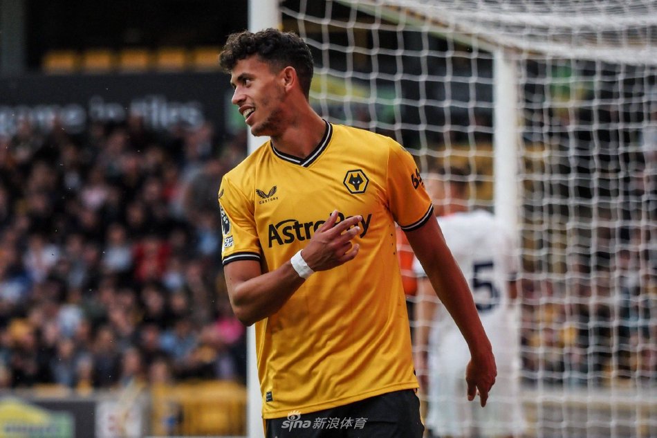 包括场地 包括场地