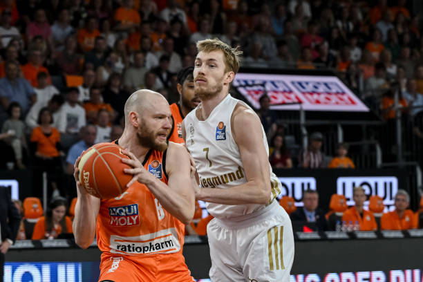 在青少年中 在青少年中